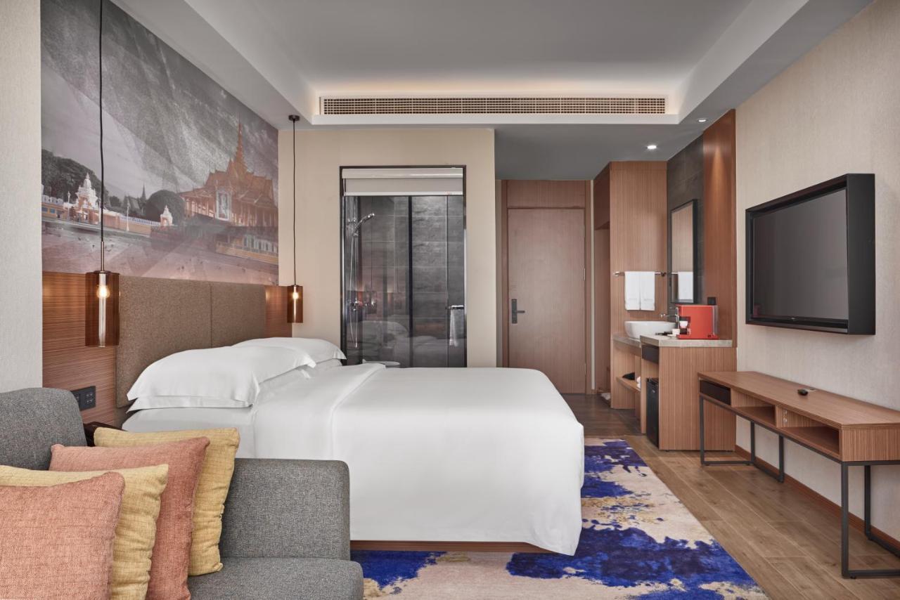Aurea Central Hotel Phnompen Kültér fotó